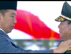 Jokowi Anugerahi Jenderal TNI kepada Prabowo Subianto