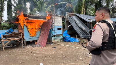 Markas Narkoba Mencirim Kampung Digerebek, Bandar Diciduk, Airsoft Gun dan Sangkur Disita